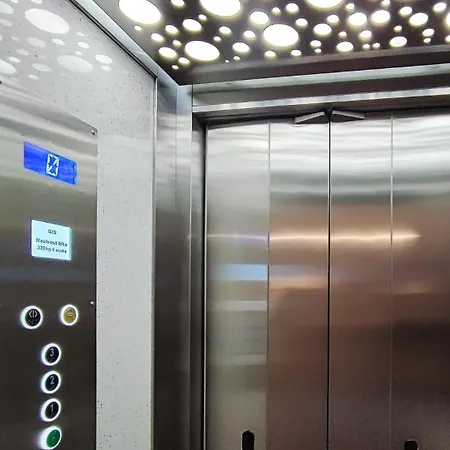 Filinhome Trg Mladenaca * نوفي ساد