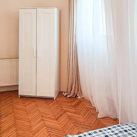 Filinhome Trg Mladenaca نوفي ساد