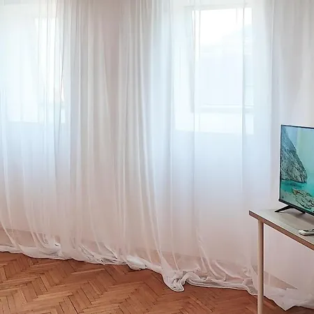 Filinhome Trg Mladenaca نوفي ساد