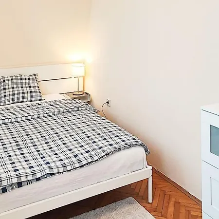 Filinhome Trg Mladenaca * نوفي ساد