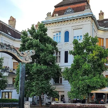 Filinhome Trg Mladenaca